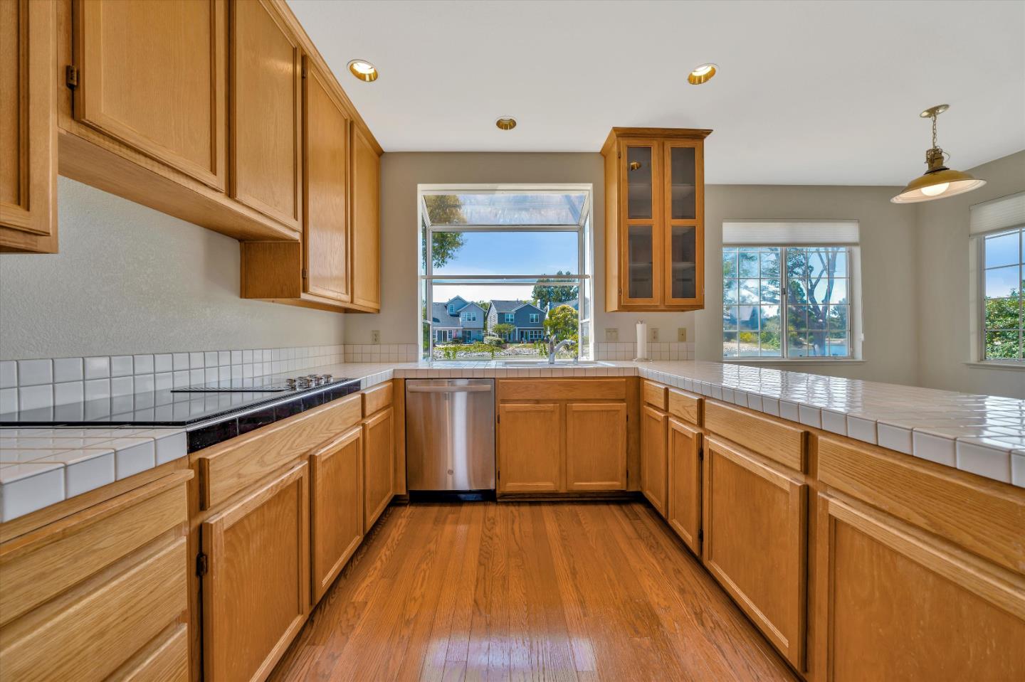 Detail Gallery Image 22 of 44 For 824 Bay Harbour Dr, Redwood City,  CA 94065 - 4 Beds | 3 Baths