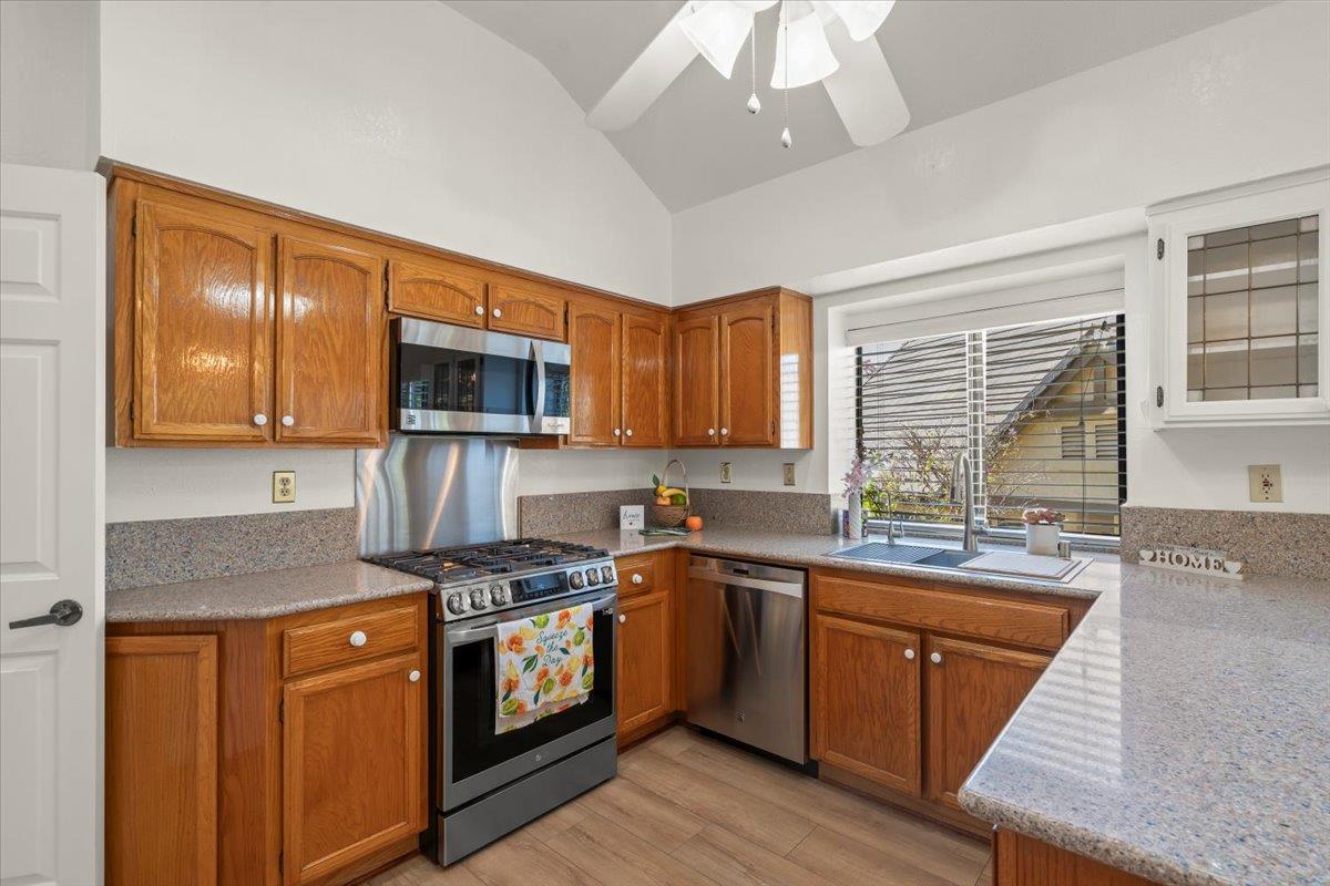 Detail Gallery Image 14 of 19 For 7886 Moorfoot Ct, San Jose,  CA 95135 - 2 Beds | 2/1 Baths