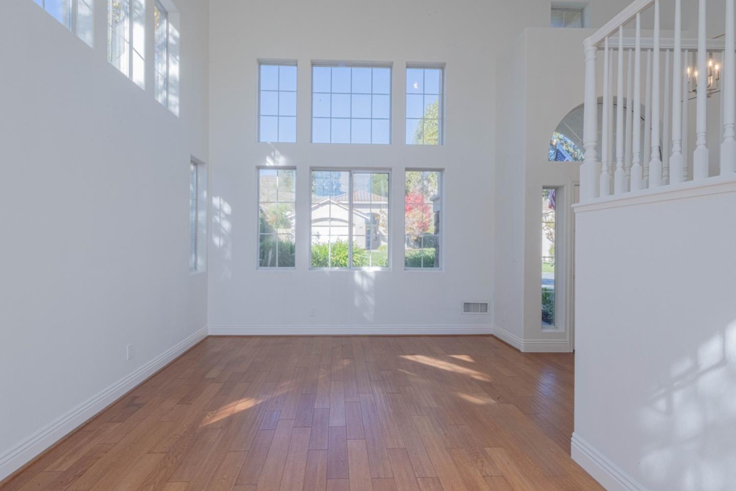 Detail Gallery Image 10 of 47 For 21905 Azure Crest Ct, Salinas,  CA 93908 - 3 Beds | 2/1 Baths