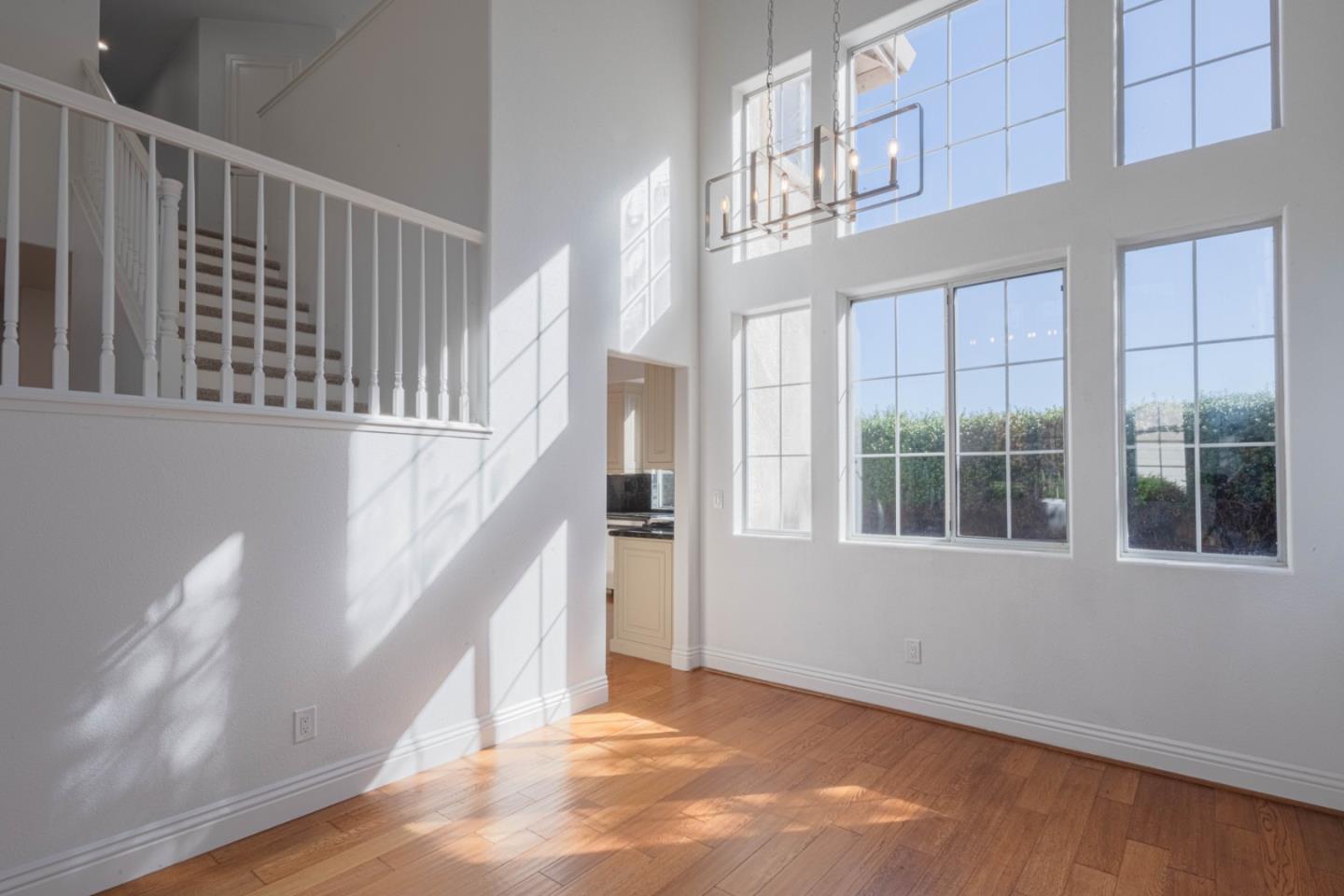 Detail Gallery Image 12 of 47 For 21905 Azure Crest Ct, Salinas,  CA 93908 - 3 Beds | 2/1 Baths