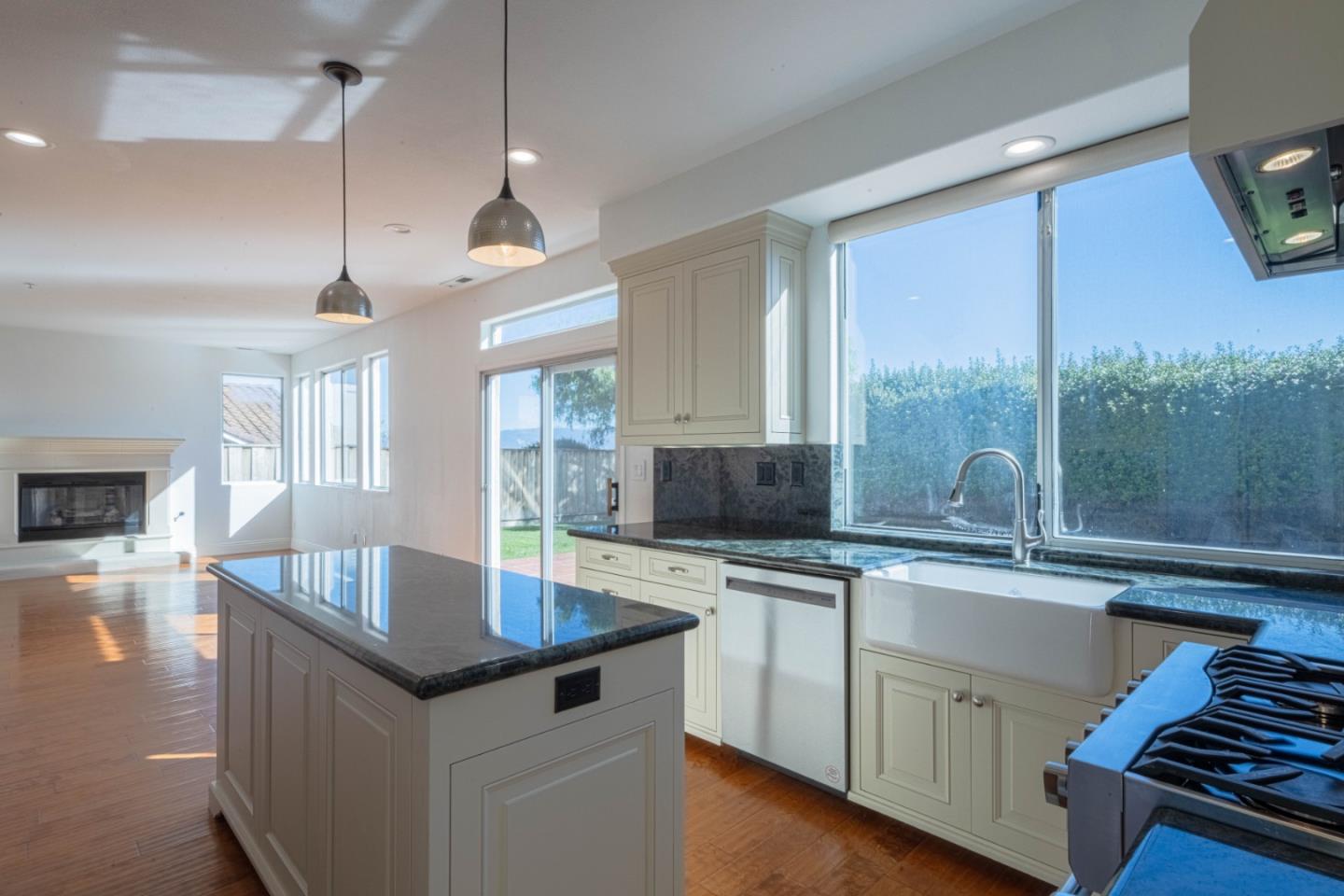 Detail Gallery Image 13 of 47 For 21905 Azure Crest Ct, Salinas,  CA 93908 - 3 Beds | 2/1 Baths