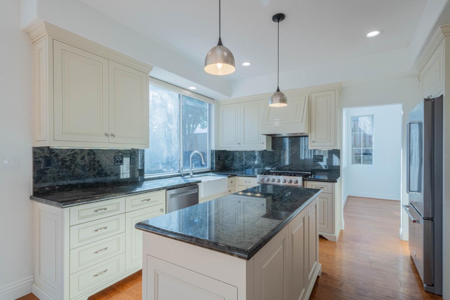 Detail Gallery Image 14 of 47 For 21905 Azure Crest Ct, Salinas,  CA 93908 - 3 Beds | 2/1 Baths