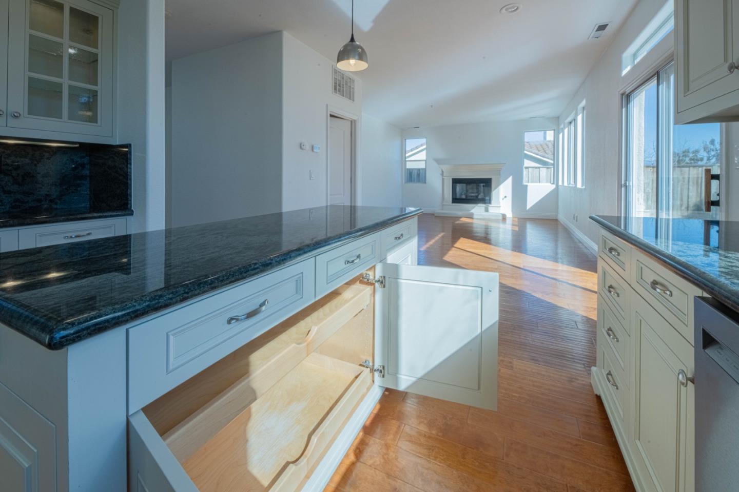 Detail Gallery Image 17 of 47 For 21905 Azure Crest Ct, Salinas,  CA 93908 - 3 Beds | 2/1 Baths