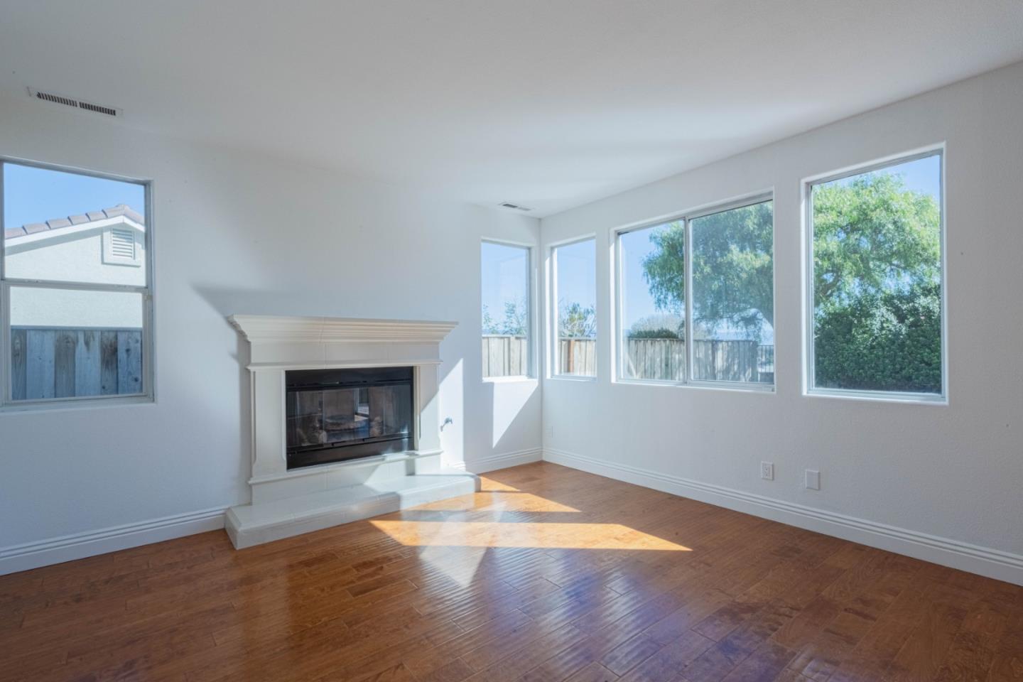 Detail Gallery Image 18 of 47 For 21905 Azure Crest Ct, Salinas,  CA 93908 - 3 Beds | 2/1 Baths