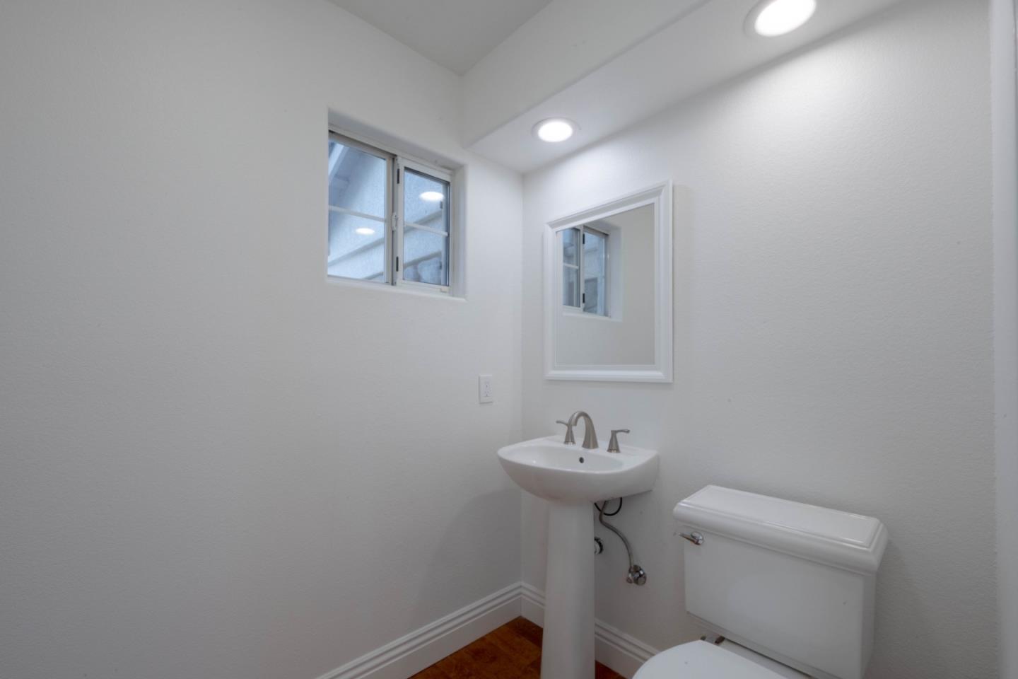 Detail Gallery Image 23 of 47 For 21905 Azure Crest Ct, Salinas,  CA 93908 - 3 Beds | 2/1 Baths