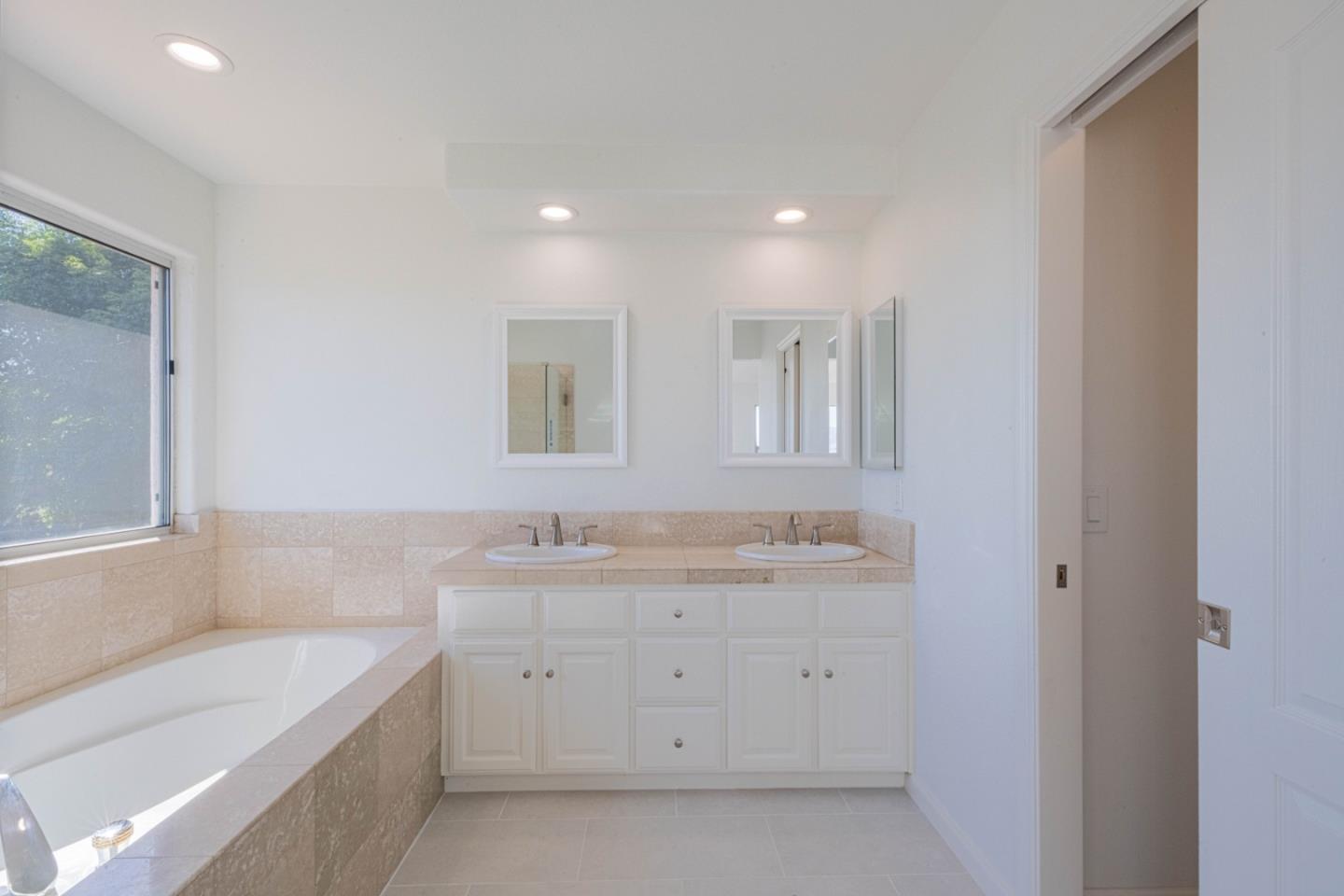 Detail Gallery Image 32 of 47 For 21905 Azure Crest Ct, Salinas,  CA 93908 - 3 Beds | 2/1 Baths