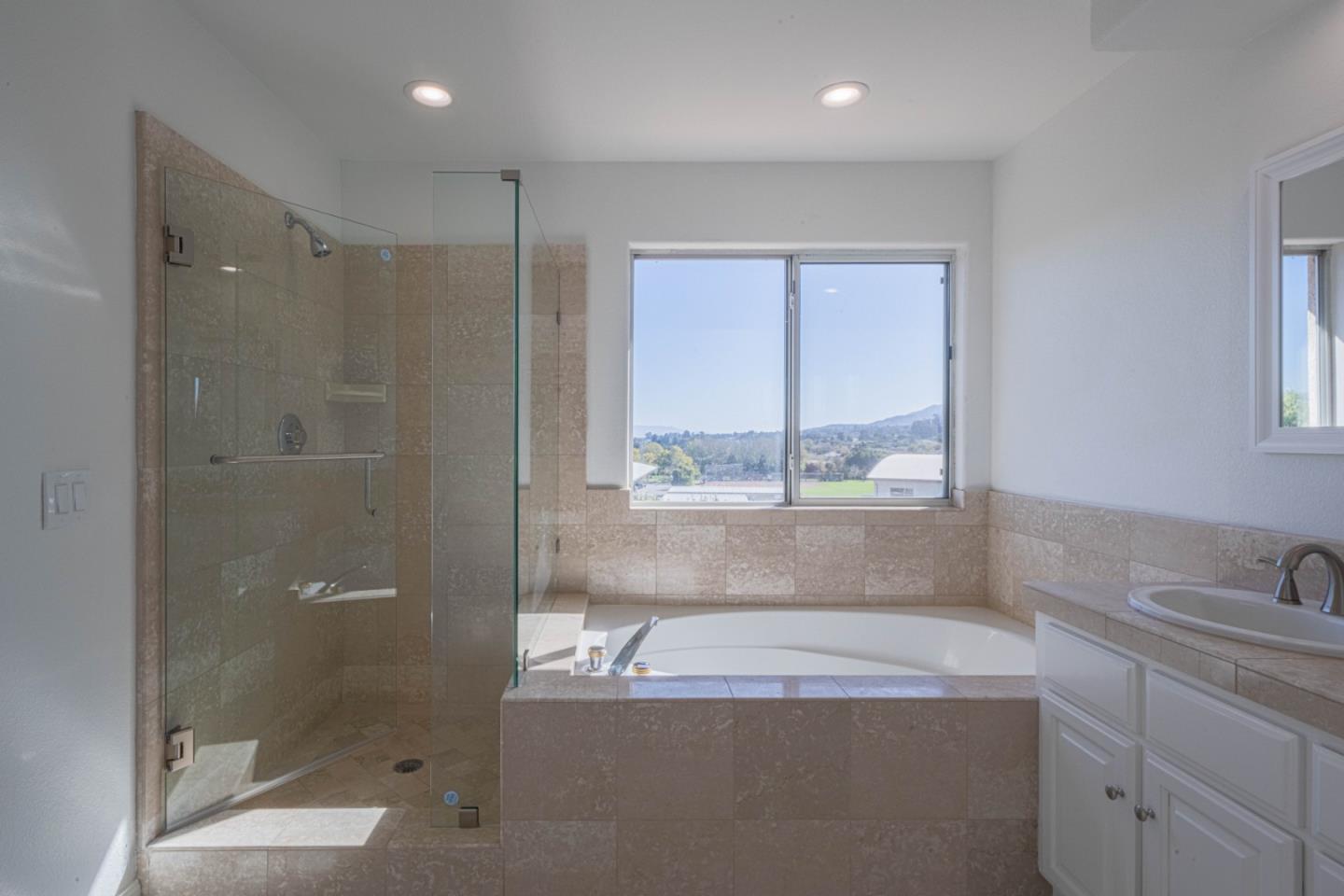 Detail Gallery Image 34 of 47 For 21905 Azure Crest Ct, Salinas,  CA 93908 - 3 Beds | 2/1 Baths