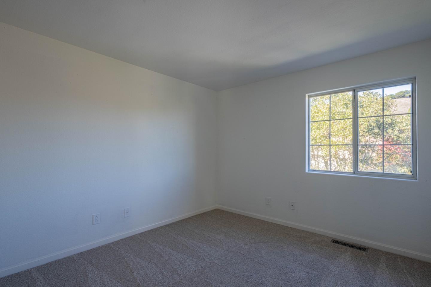 Detail Gallery Image 38 of 47 For 21905 Azure Crest Ct, Salinas,  CA 93908 - 3 Beds | 2/1 Baths