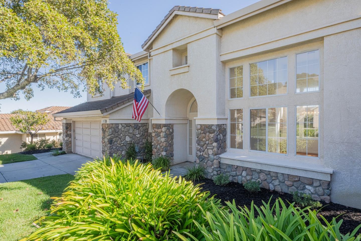 Detail Gallery Image 4 of 47 For 21905 Azure Crest Ct, Salinas,  CA 93908 - 3 Beds | 2/1 Baths