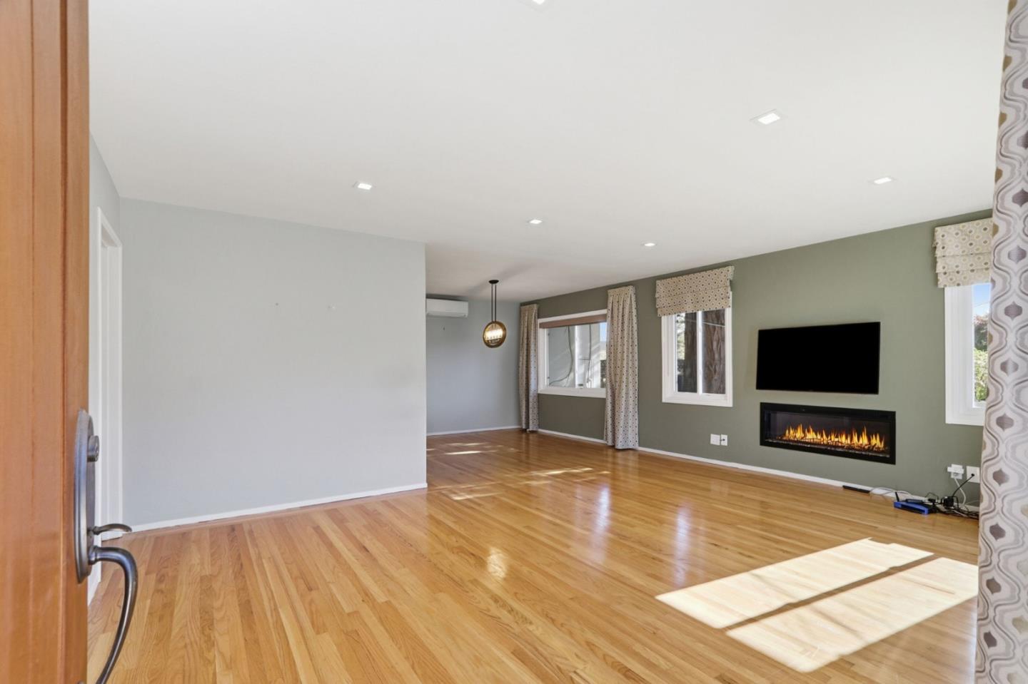 Detail Gallery Image 12 of 40 For 179 Giffin Rd, Los Altos,  CA 94022 - 2 Beds | 2 Baths