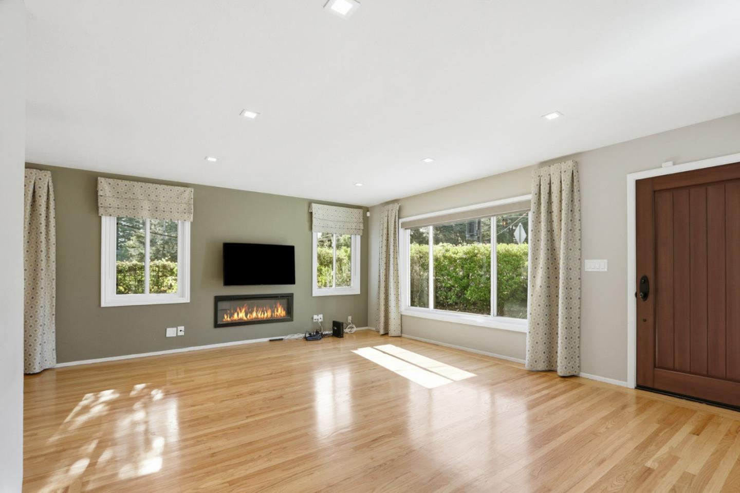 Detail Gallery Image 13 of 40 For 179 Giffin Rd, Los Altos,  CA 94022 - 2 Beds | 2 Baths