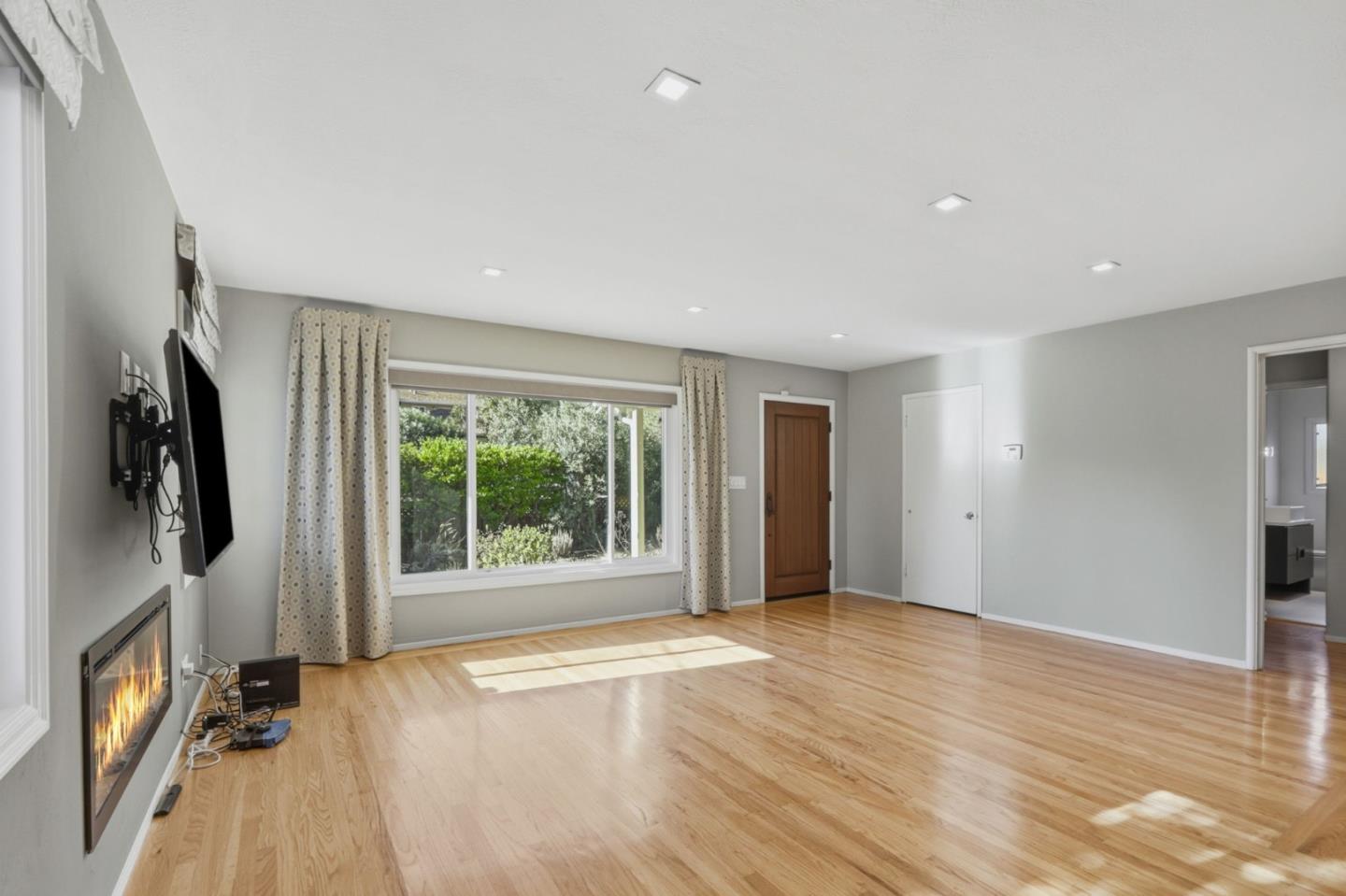 Detail Gallery Image 15 of 40 For 179 Giffin Rd, Los Altos,  CA 94022 - 2 Beds | 2 Baths