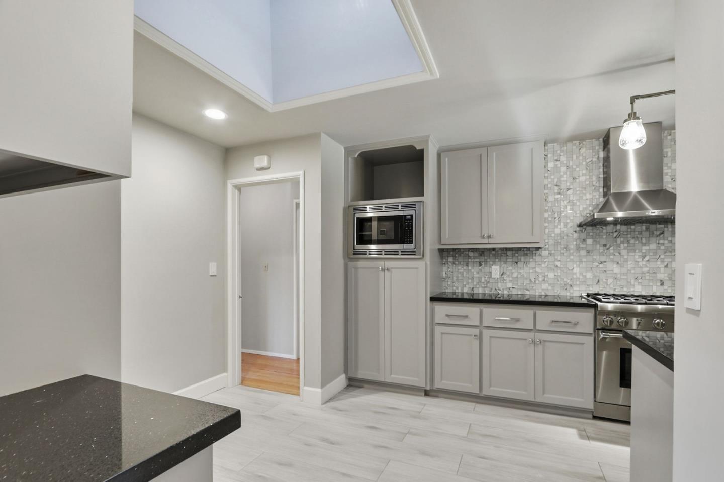 Detail Gallery Image 17 of 40 For 179 Giffin Rd, Los Altos,  CA 94022 - 2 Beds | 2 Baths