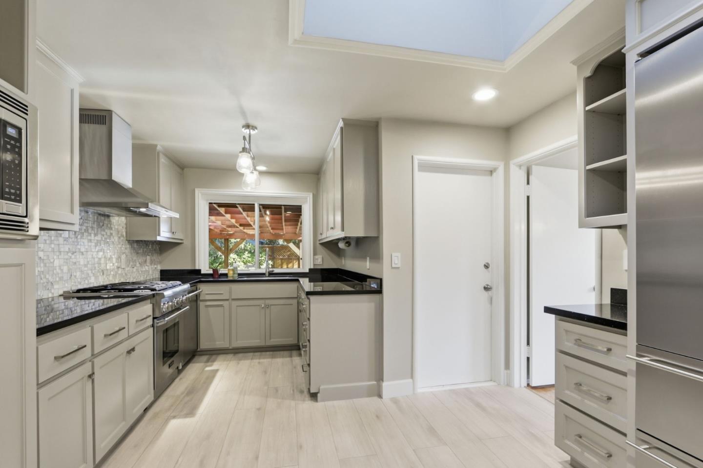 Detail Gallery Image 18 of 40 For 179 Giffin Rd, Los Altos,  CA 94022 - 2 Beds | 2 Baths