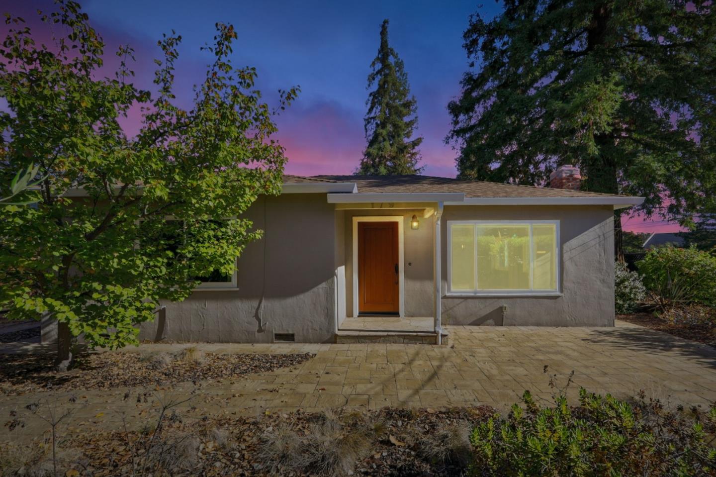 Detail Gallery Image 2 of 40 For 179 Giffin Rd, Los Altos,  CA 94022 - 2 Beds | 2 Baths