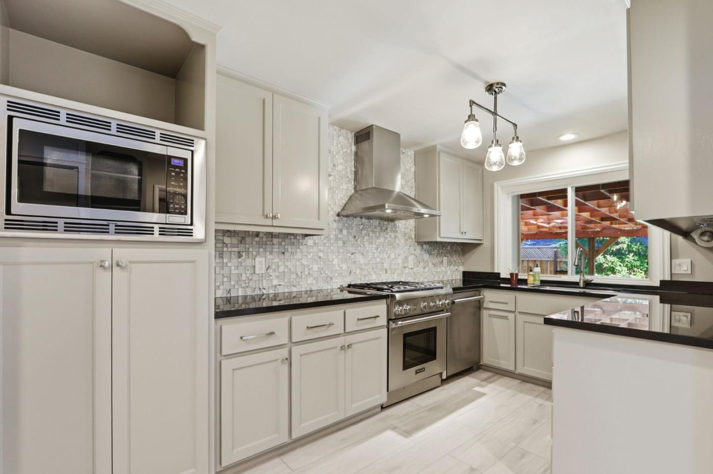 Detail Gallery Image 20 of 40 For 179 Giffin Rd, Los Altos,  CA 94022 - 2 Beds | 2 Baths