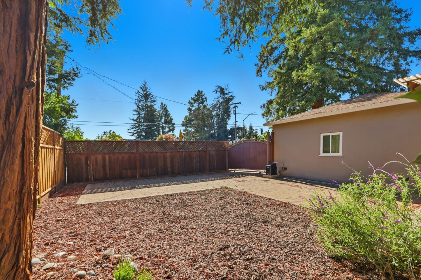 Detail Gallery Image 3 of 40 For 179 Giffin Rd, Los Altos,  CA 94022 - 2 Beds | 2 Baths