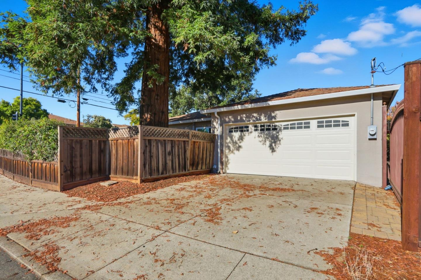 Detail Gallery Image 6 of 40 For 179 Giffin Rd, Los Altos,  CA 94022 - 2 Beds | 2 Baths