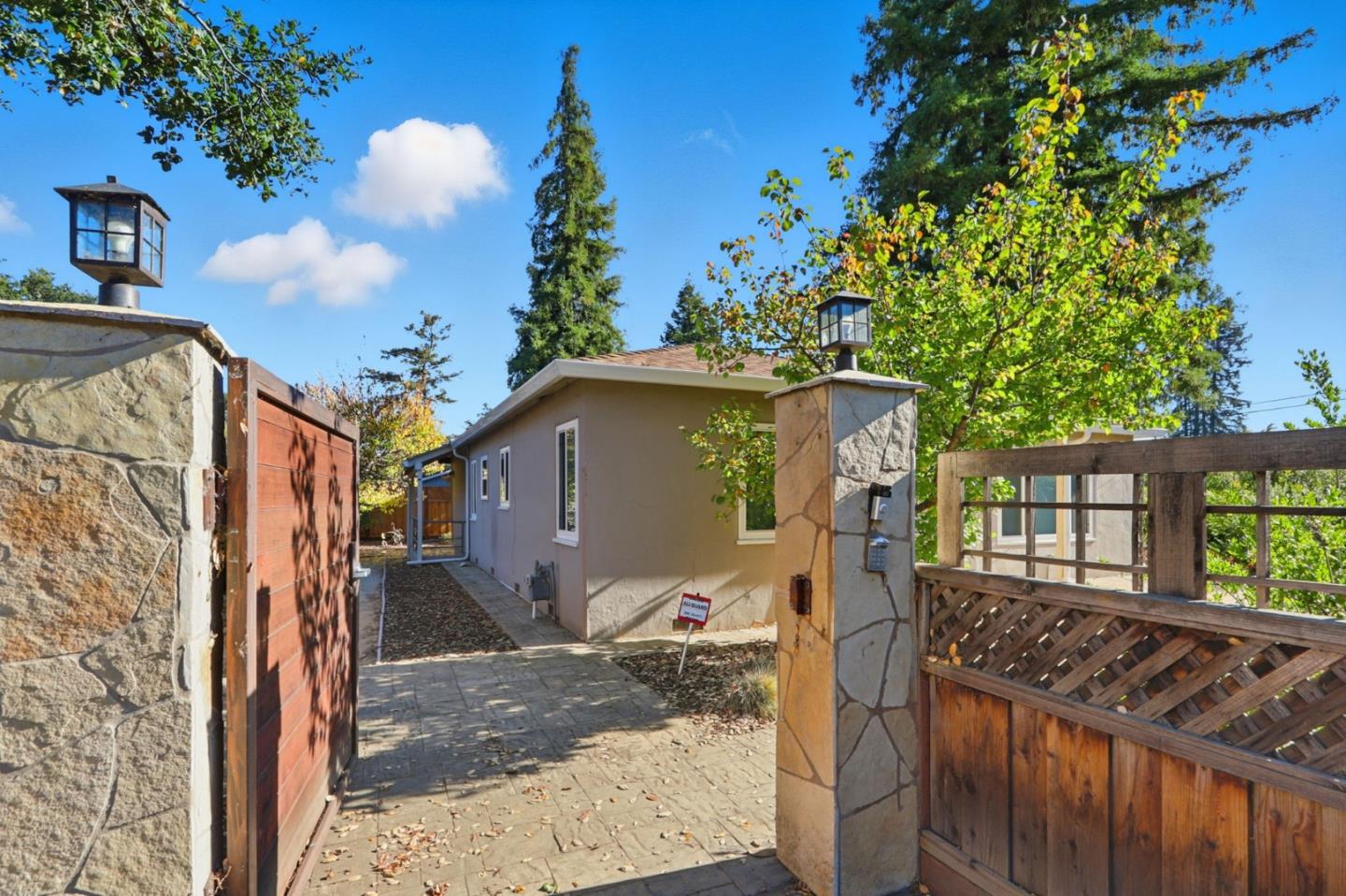 Detail Gallery Image 7 of 40 For 179 Giffin Rd, Los Altos,  CA 94022 - 2 Beds | 2 Baths