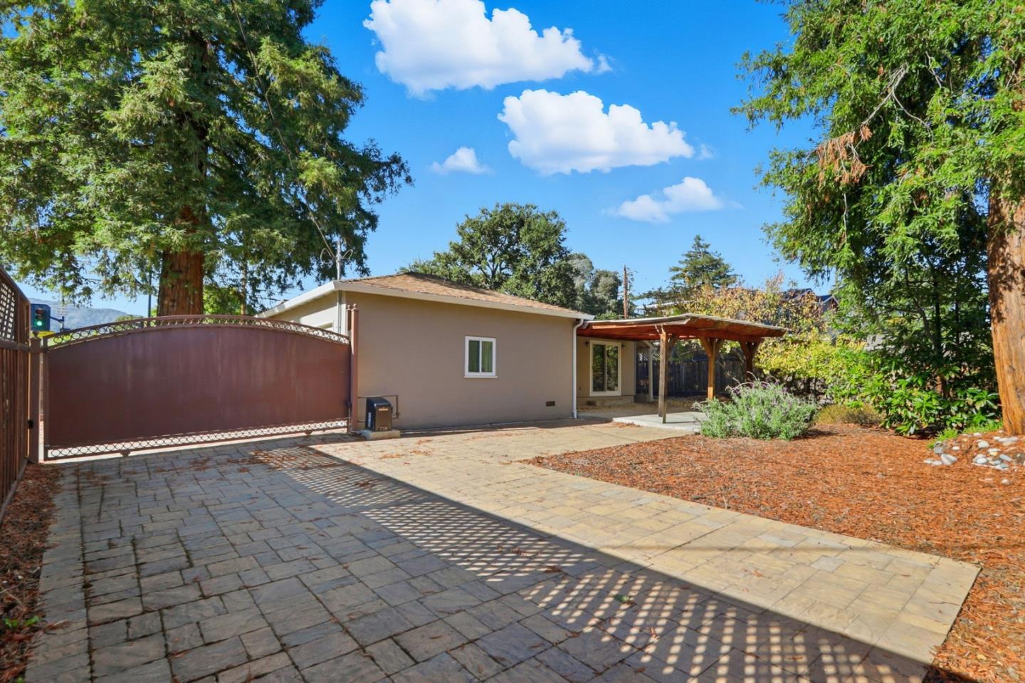 Detail Gallery Image 9 of 40 For 179 Giffin Rd, Los Altos,  CA 94022 - 2 Beds | 2 Baths