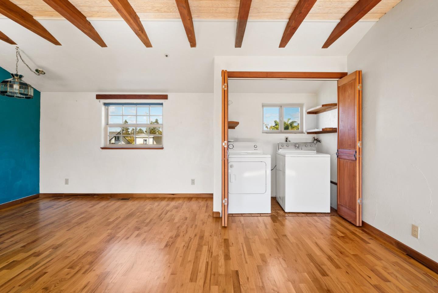 Detail Gallery Image 12 of 56 For 1735 Matthews Ln, Santa Cruz,  CA 95062 - 3 Beds | 2 Baths