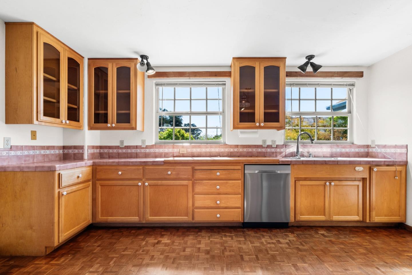 Detail Gallery Image 16 of 56 For 1735 Matthews Ln, Santa Cruz,  CA 95062 - 3 Beds | 2 Baths