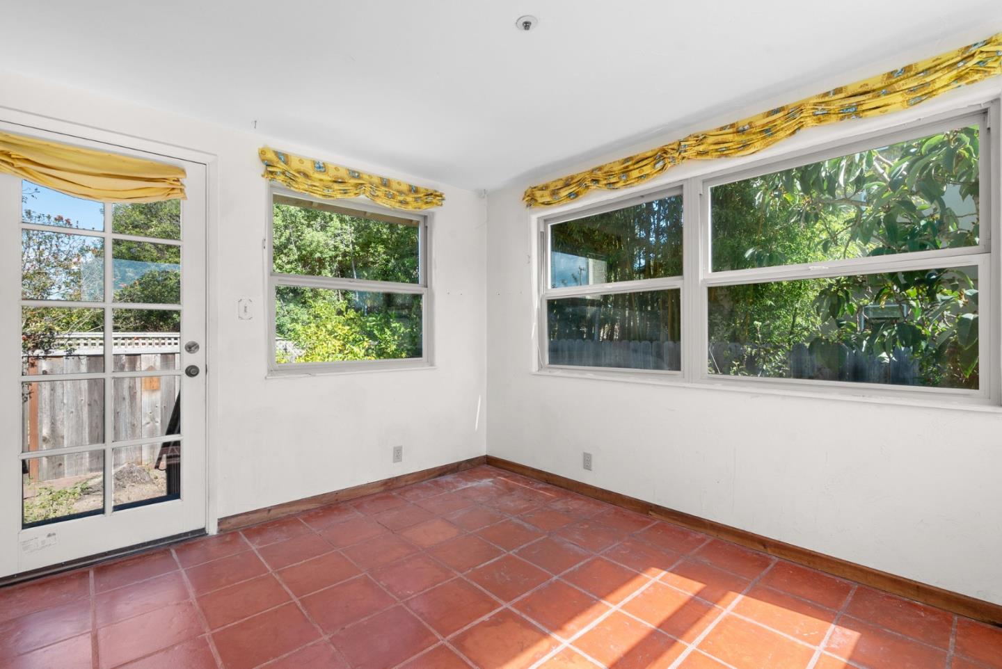 Detail Gallery Image 27 of 56 For 1735 Matthews Ln, Santa Cruz,  CA 95062 - 3 Beds | 2 Baths