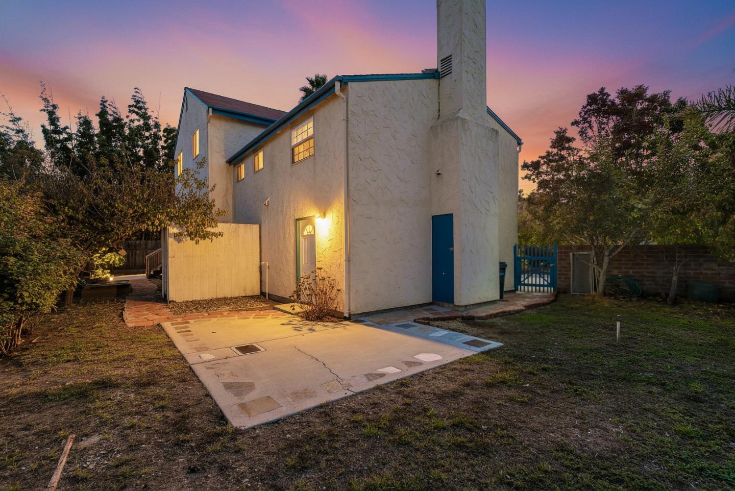 Detail Gallery Image 3 of 56 For 1735 Matthews Ln, Santa Cruz,  CA 95062 - 3 Beds | 2 Baths