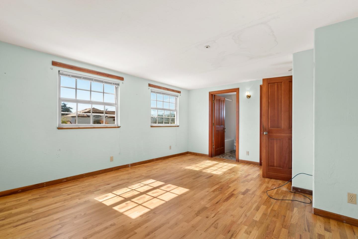 Detail Gallery Image 33 of 56 For 1735 Matthews Ln, Santa Cruz,  CA 95062 - 3 Beds | 2 Baths