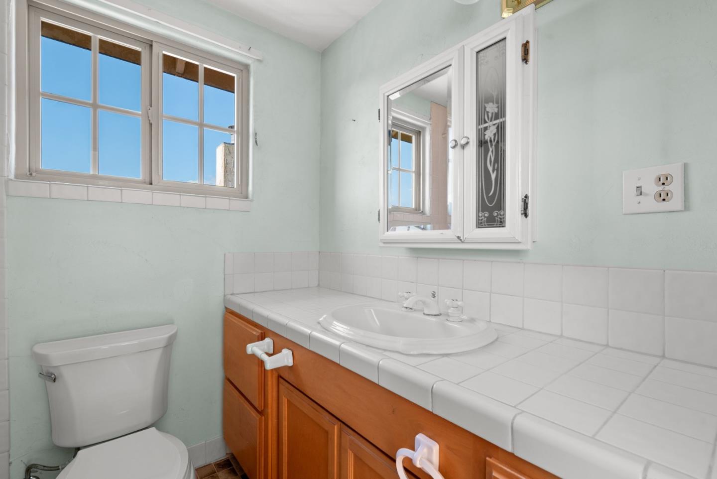 Detail Gallery Image 35 of 56 For 1735 Matthews Ln, Santa Cruz,  CA 95062 - 3 Beds | 2 Baths