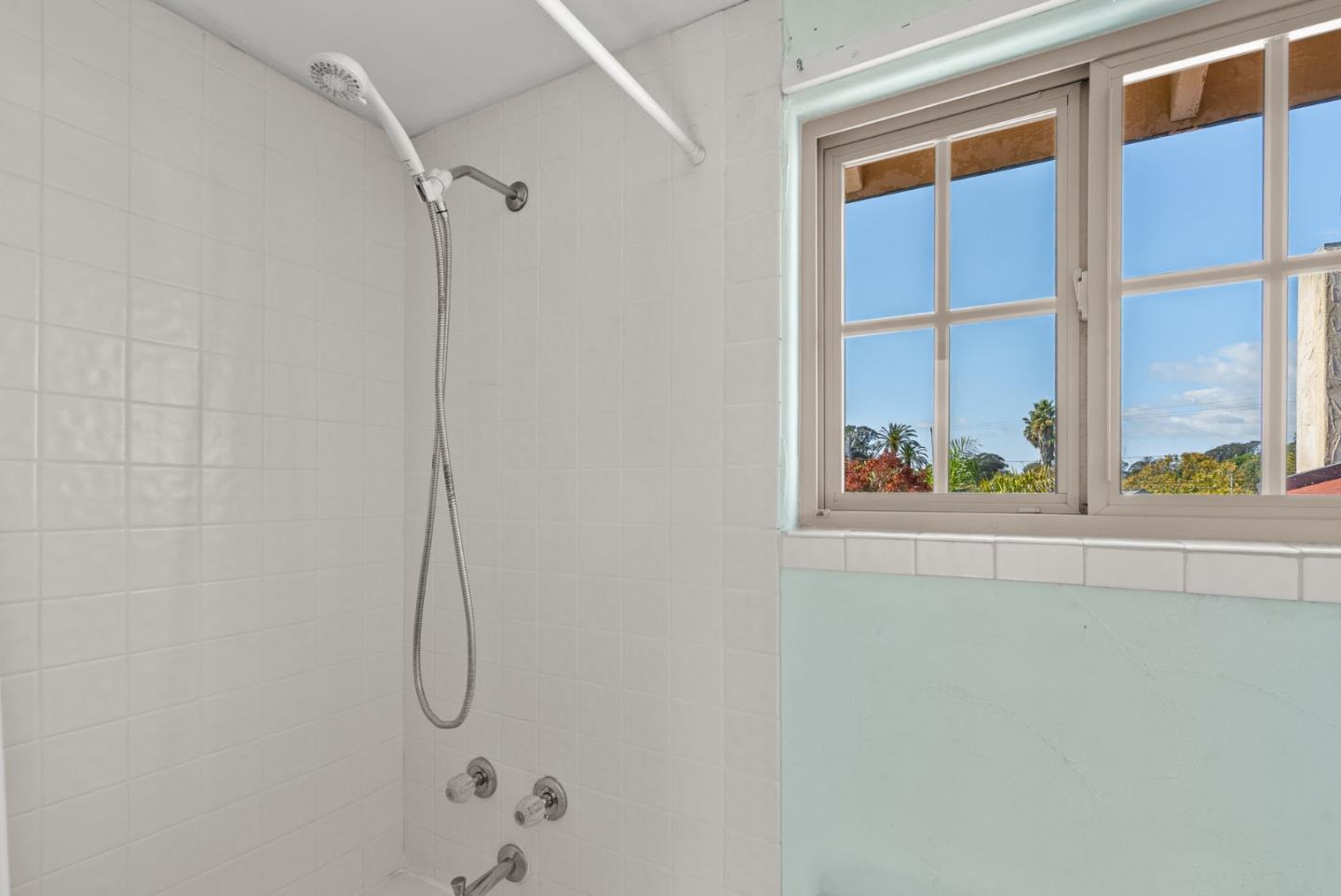 Detail Gallery Image 37 of 56 For 1735 Matthews Ln, Santa Cruz,  CA 95062 - 3 Beds | 2 Baths