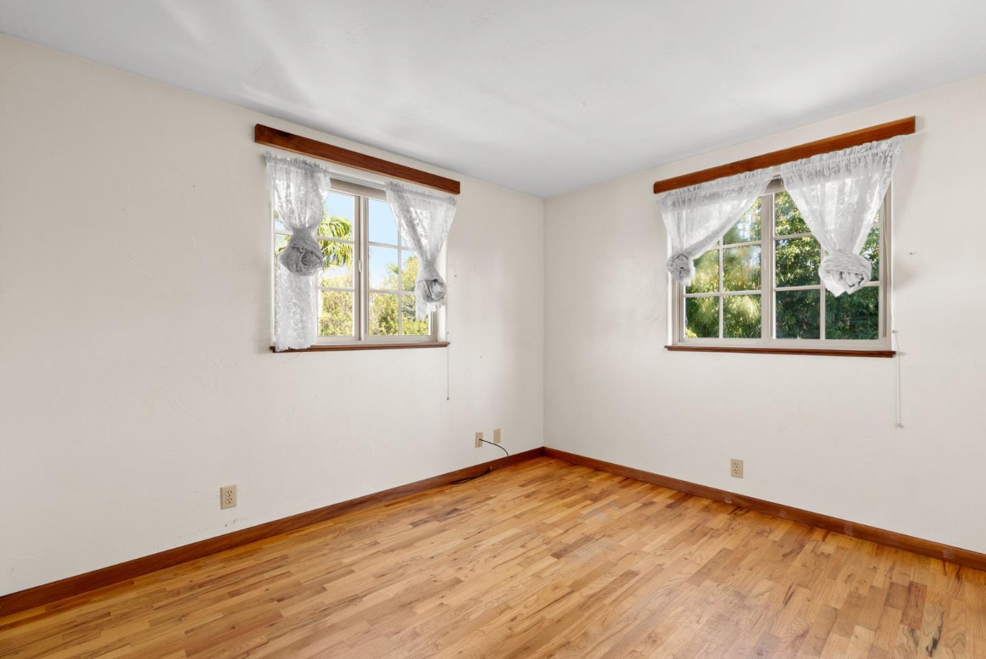 Detail Gallery Image 40 of 56 For 1735 Matthews Ln, Santa Cruz,  CA 95062 - 3 Beds | 2 Baths