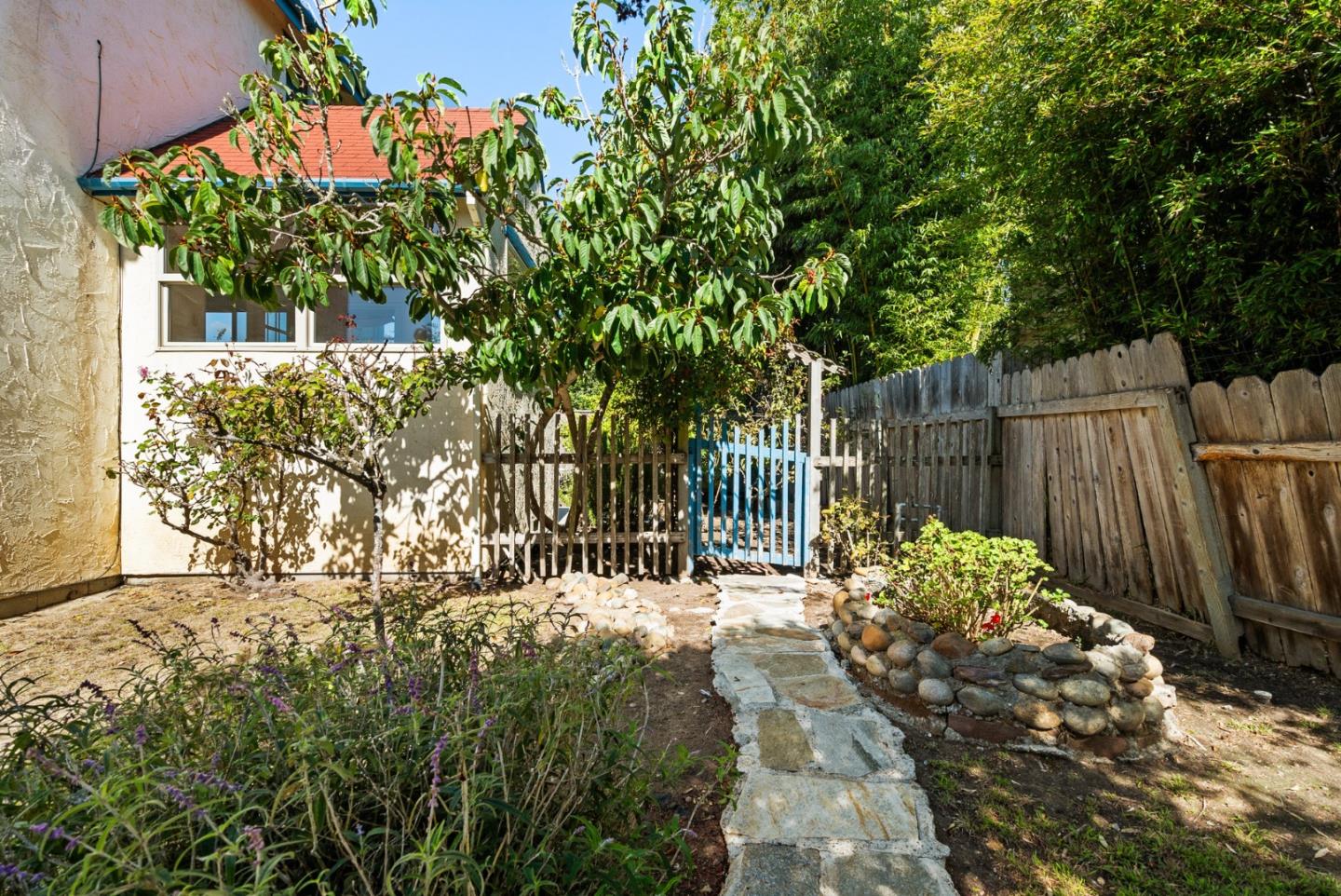 Detail Gallery Image 45 of 56 For 1735 Matthews Ln, Santa Cruz,  CA 95062 - 3 Beds | 2 Baths