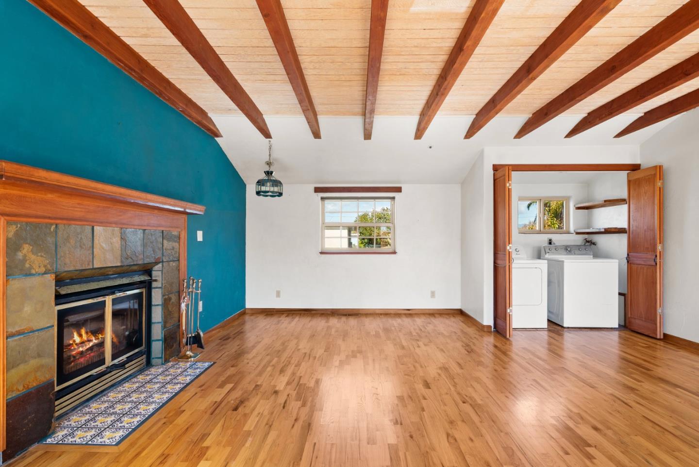 Detail Gallery Image 8 of 56 For 1735 Matthews Ln, Santa Cruz,  CA 95062 - 3 Beds | 2 Baths