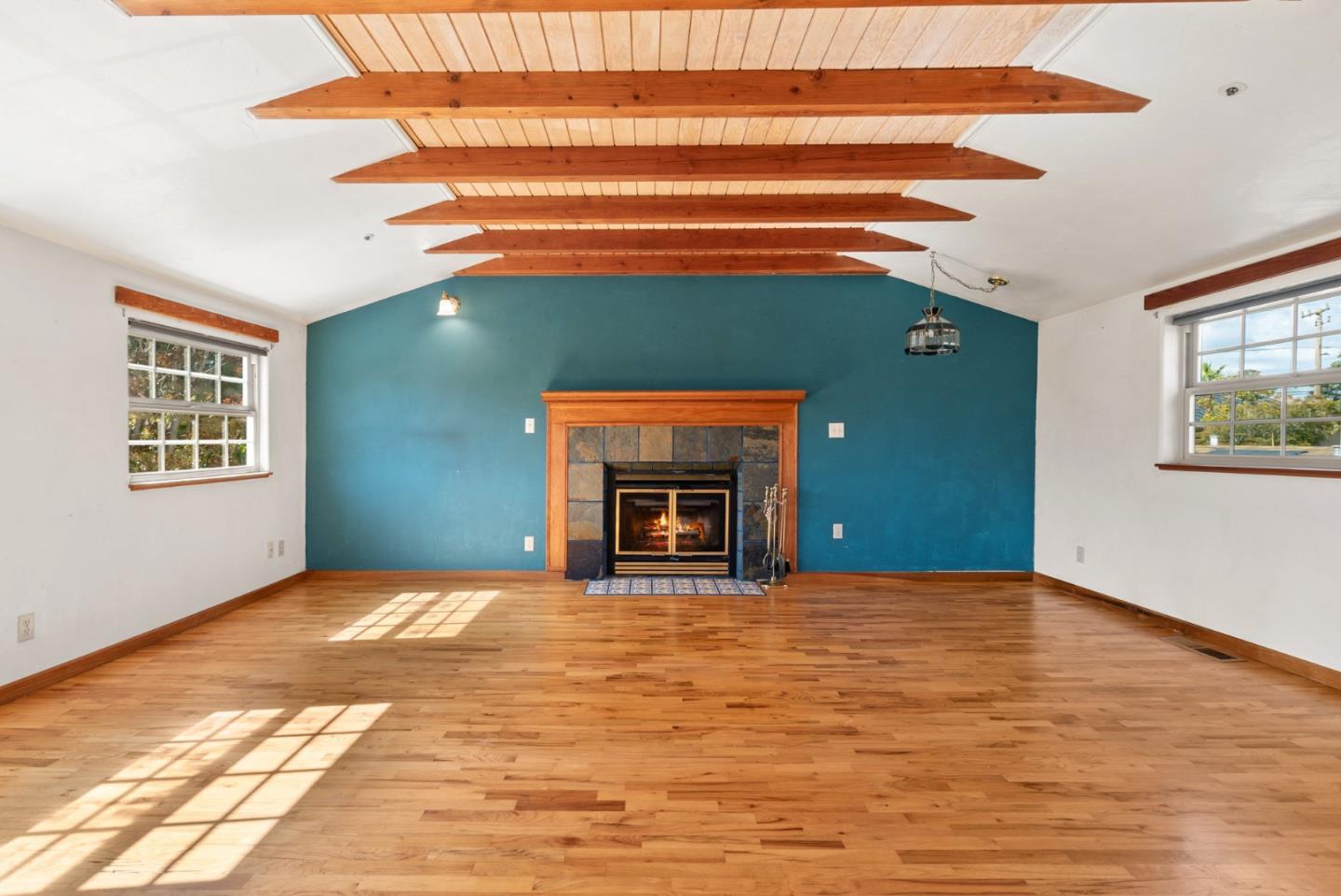 Detail Gallery Image 9 of 56 For 1735 Matthews Ln, Santa Cruz,  CA 95062 - 3 Beds | 2 Baths