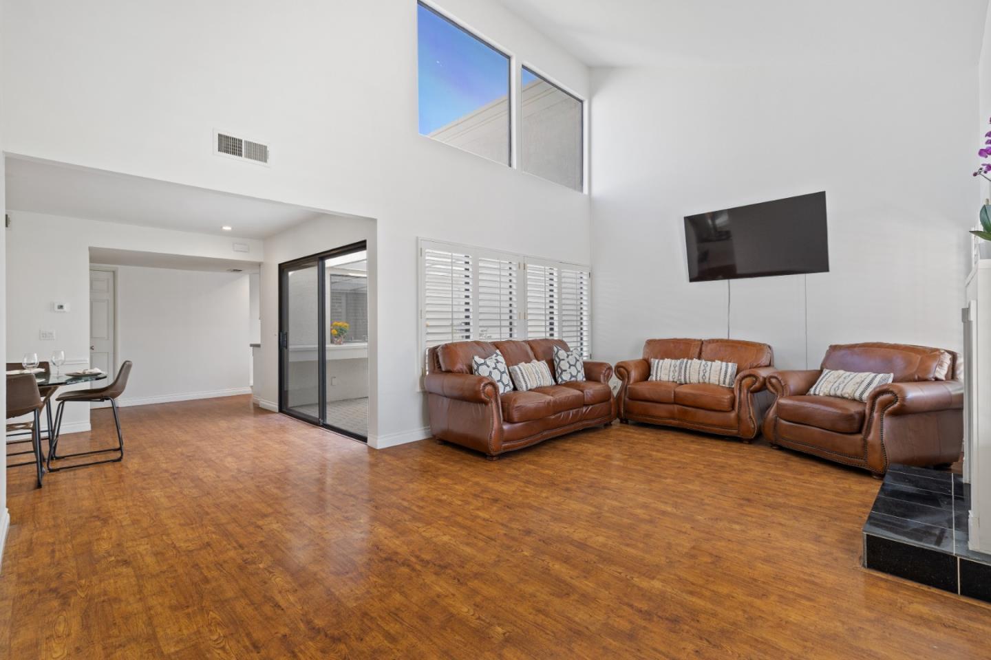 Detail Gallery Image 5 of 36 For 15 Morena, Irvine,  CA 92612 - 2 Beds | 2/1 Baths