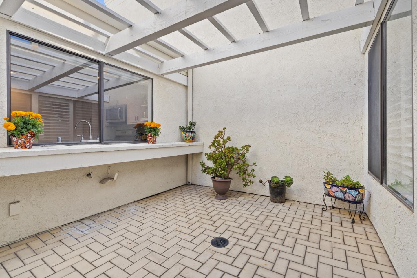 Detail Gallery Image 9 of 36 For 15 Morena, Irvine,  CA 92612 - 2 Beds | 2/1 Baths