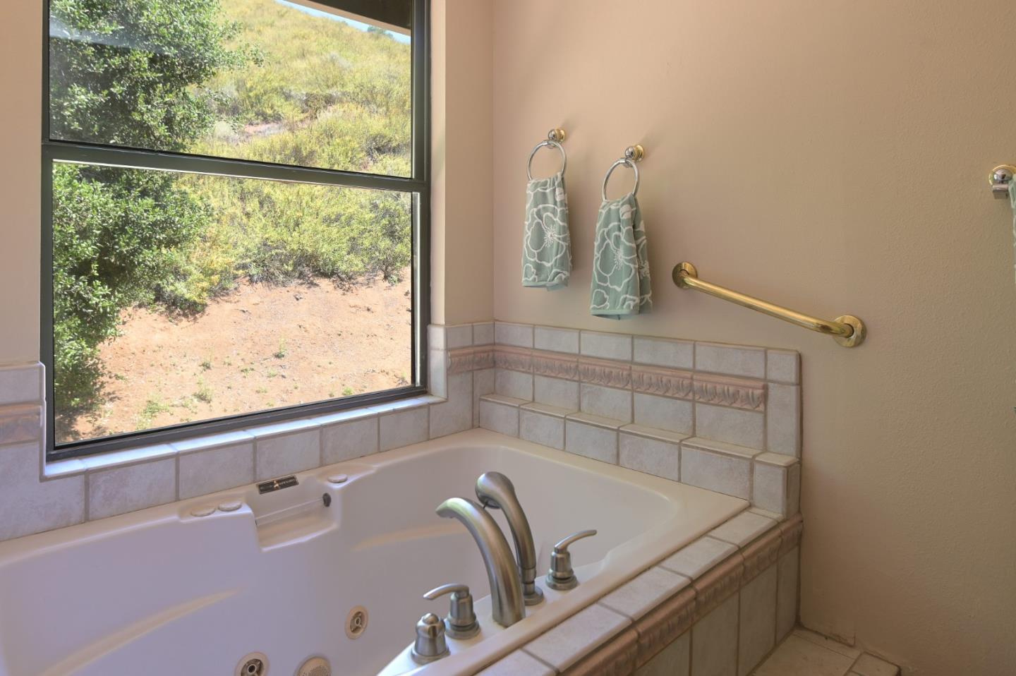 Detail Gallery Image 12 of 31 For 15223 Perry Ln, Morgan Hill,  CA 95037 - 4 Beds | 2/1 Baths