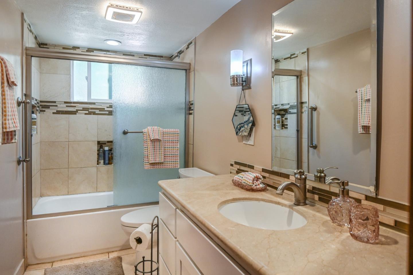 Detail Gallery Image 16 of 31 For 15223 Perry Ln, Morgan Hill,  CA 95037 - 4 Beds | 2/1 Baths