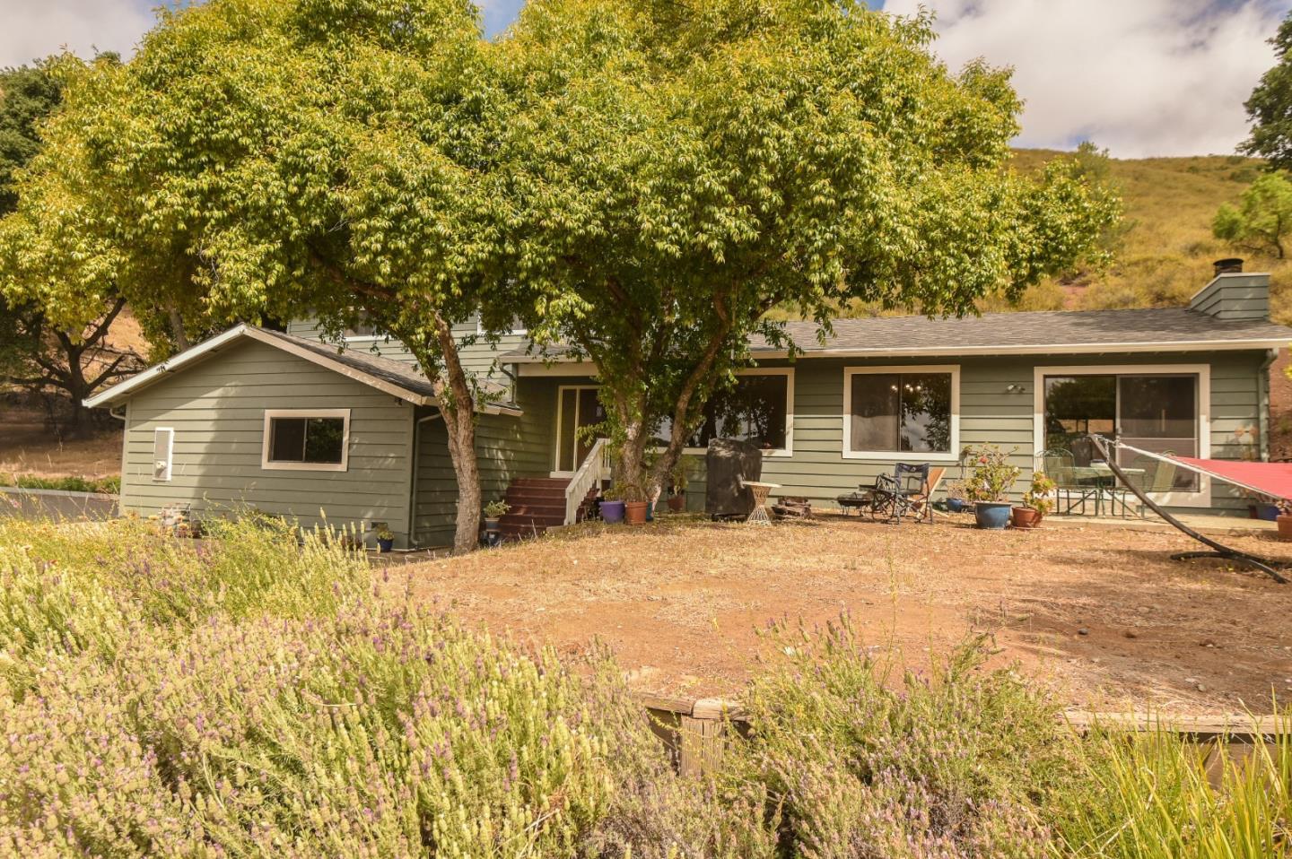 Detail Gallery Image 24 of 31 For 15223 Perry Ln, Morgan Hill,  CA 95037 - 4 Beds | 2/1 Baths