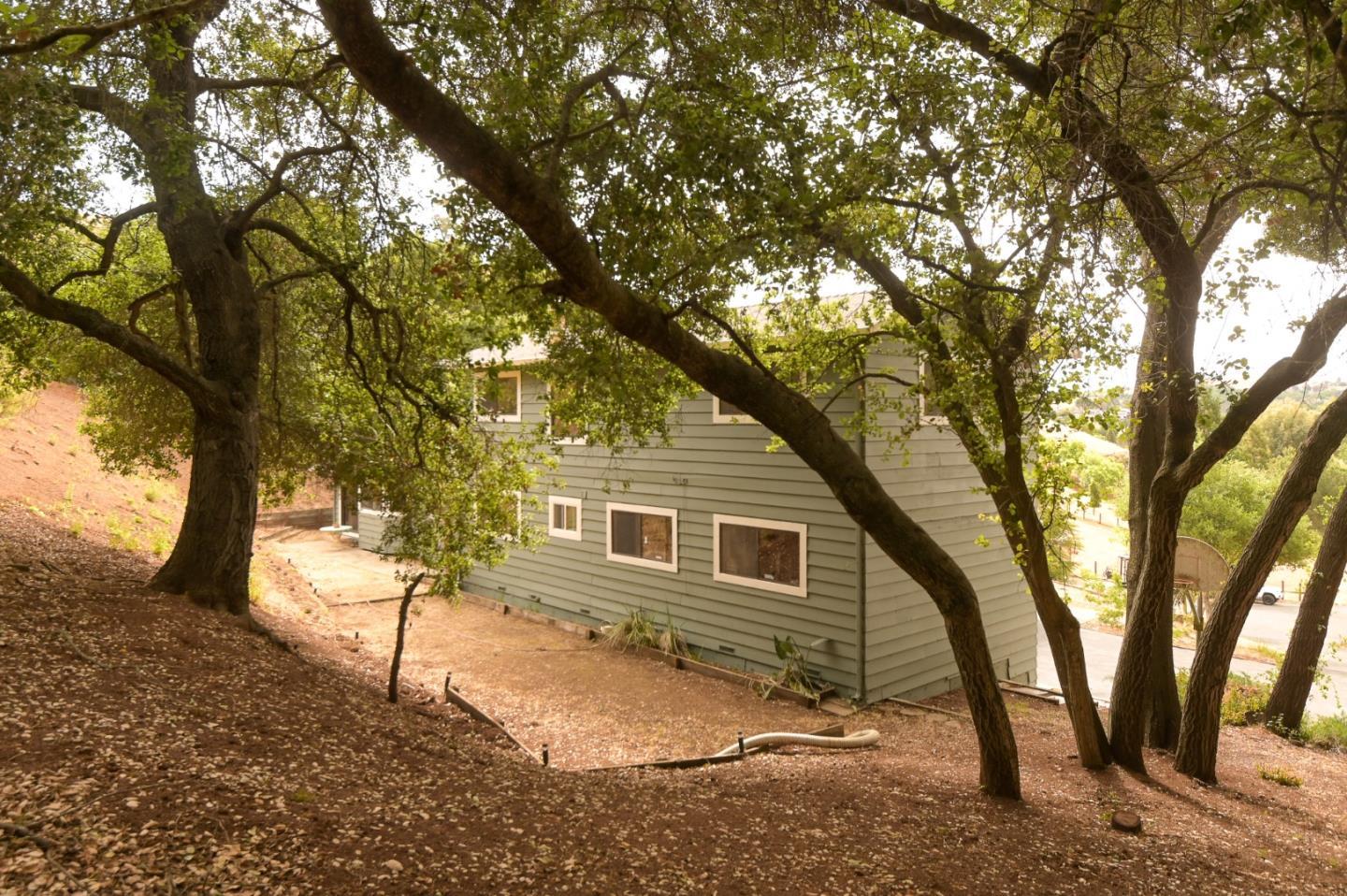 Detail Gallery Image 25 of 31 For 15223 Perry Ln, Morgan Hill,  CA 95037 - 4 Beds | 2/1 Baths