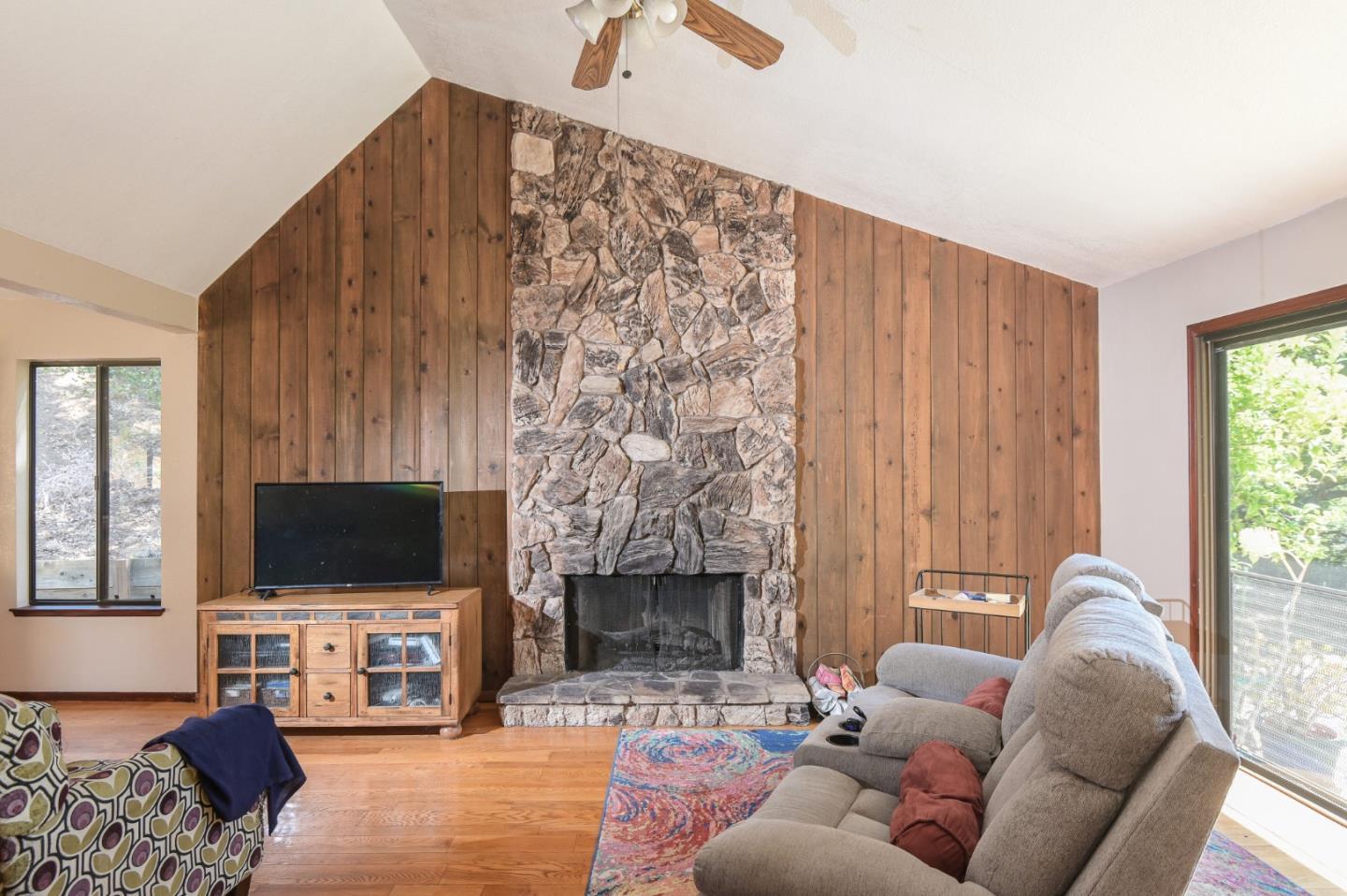 Detail Gallery Image 6 of 31 For 15223 Perry Ln, Morgan Hill,  CA 95037 - 4 Beds | 2/1 Baths