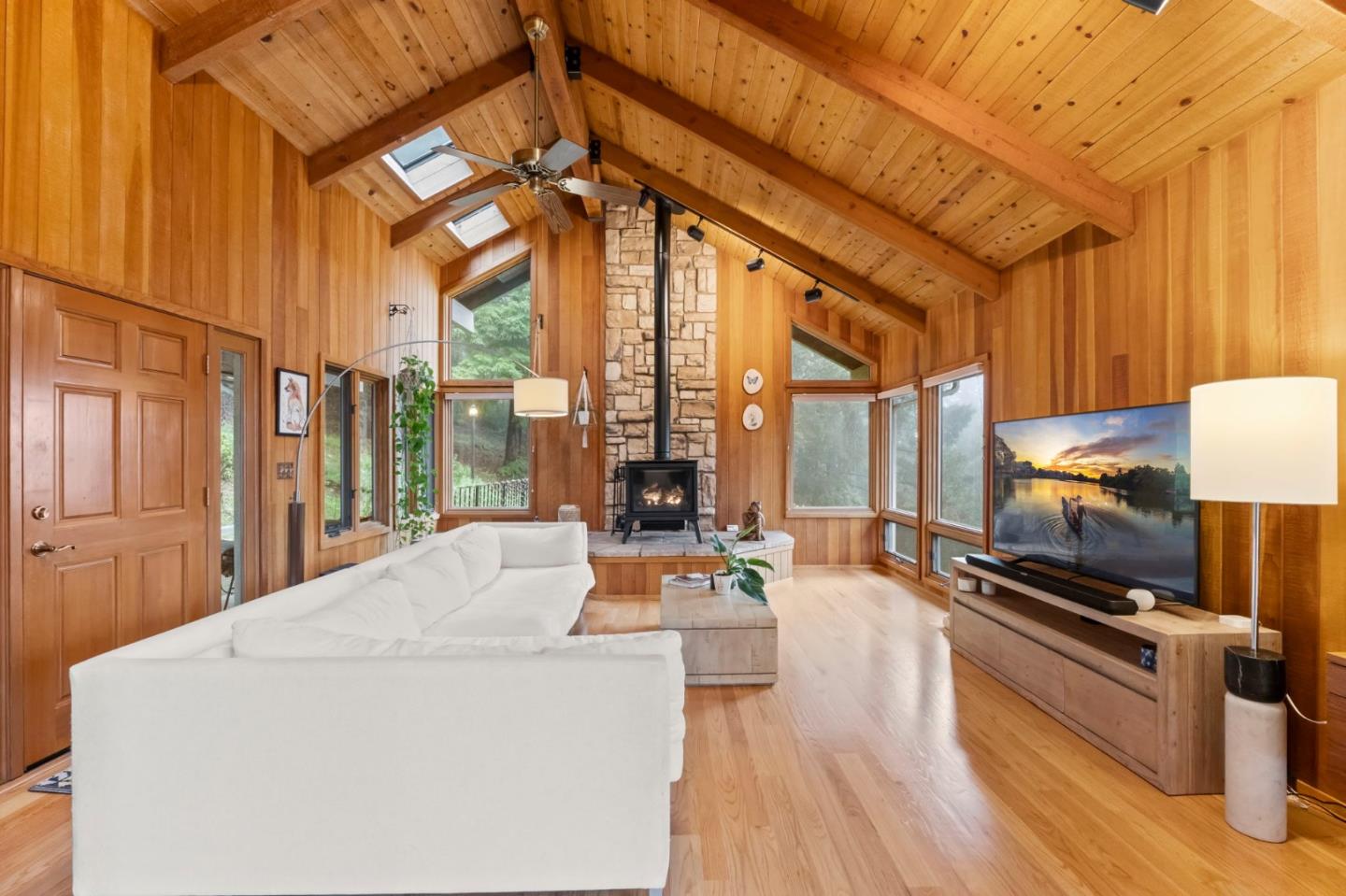 Detail Gallery Image 10 of 41 For 12351 Indian Rock Way, Los Gatos,  CA 95033 - 3 Beds | 2/1 Baths