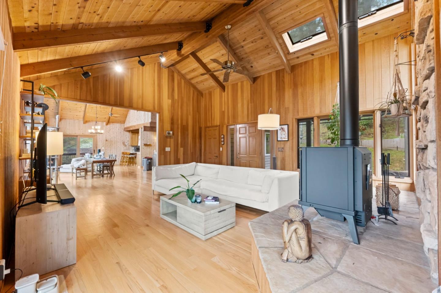 Detail Gallery Image 12 of 41 For 12351 Indian Rock Way, Los Gatos,  CA 95033 - 3 Beds | 2/1 Baths