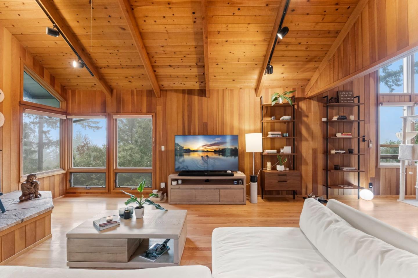 Detail Gallery Image 13 of 41 For 12351 Indian Rock Way, Los Gatos,  CA 95033 - 3 Beds | 2/1 Baths