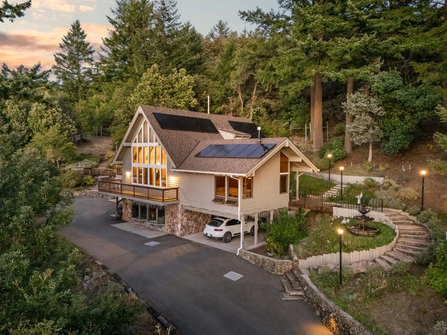 Detail Gallery Image 2 of 41 For 12351 Indian Rock Way, Los Gatos,  CA 95033 - 3 Beds | 2/1 Baths