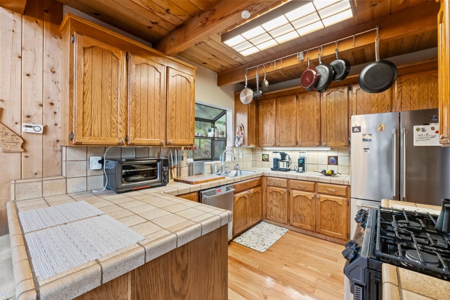 Detail Gallery Image 22 of 41 For 12351 Indian Rock Way, Los Gatos,  CA 95033 - 3 Beds | 2/1 Baths