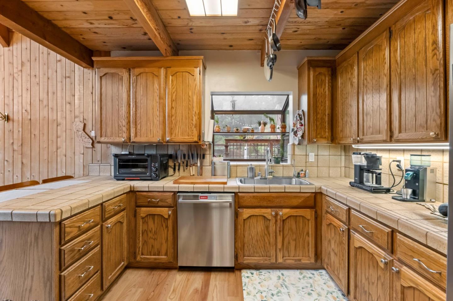 Detail Gallery Image 25 of 41 For 12351 Indian Rock Way, Los Gatos,  CA 95033 - 3 Beds | 2/1 Baths