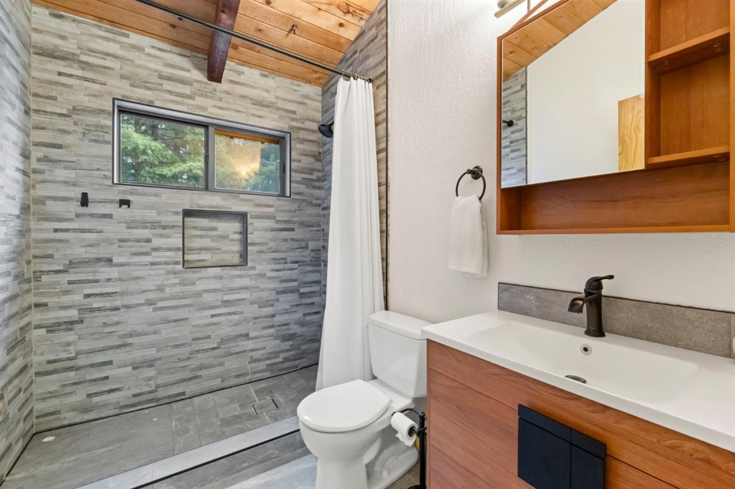 Detail Gallery Image 27 of 41 For 12351 Indian Rock Way, Los Gatos,  CA 95033 - 3 Beds | 2/1 Baths