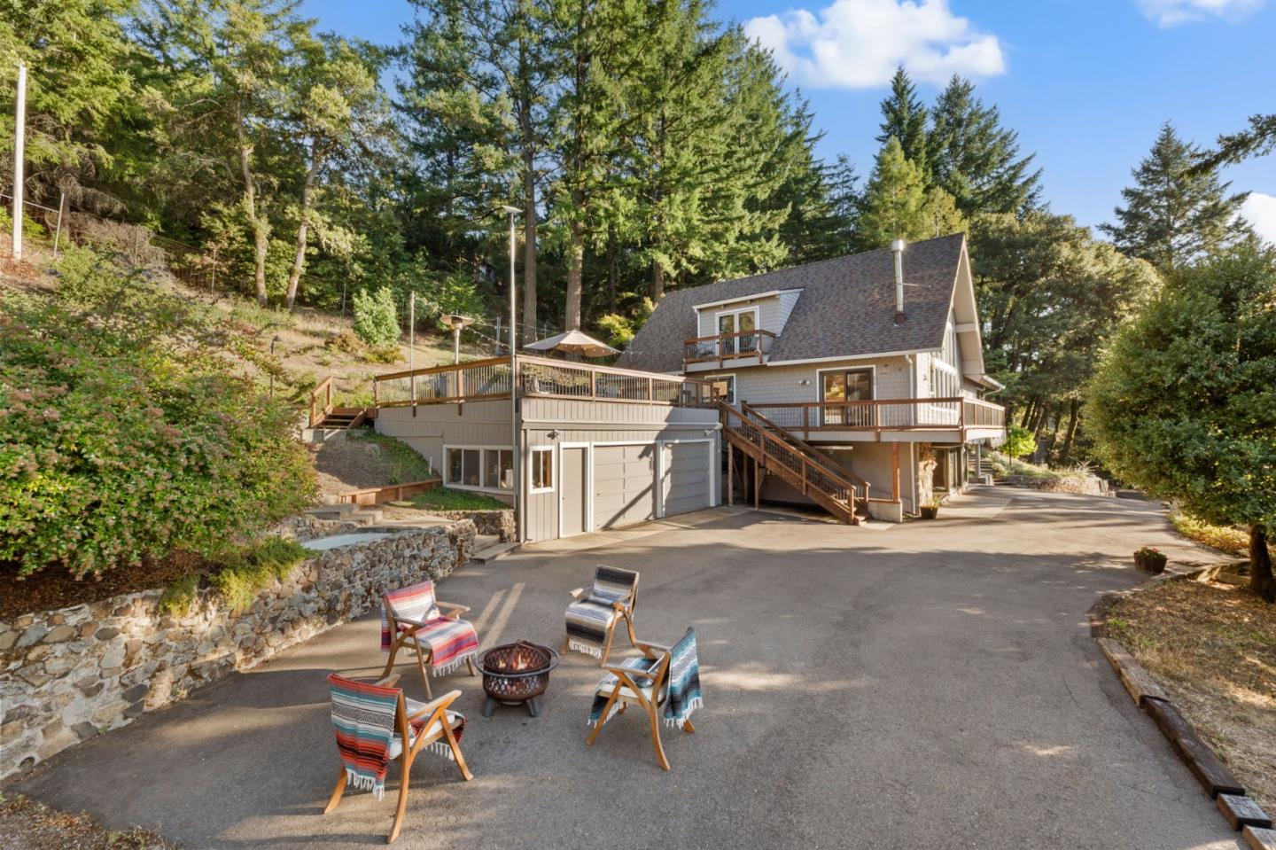 Detail Gallery Image 5 of 41 For 12351 Indian Rock Way, Los Gatos,  CA 95033 - 3 Beds | 2/1 Baths